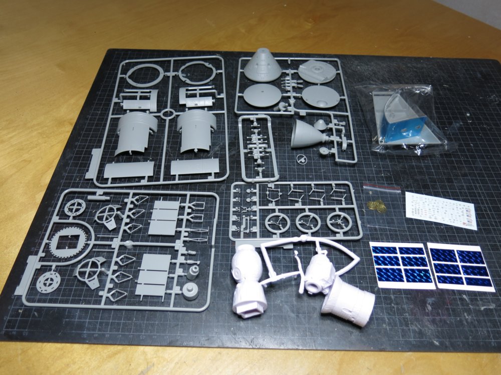 Yet another plastic modeller: Lunar module + Vallejo gloss black